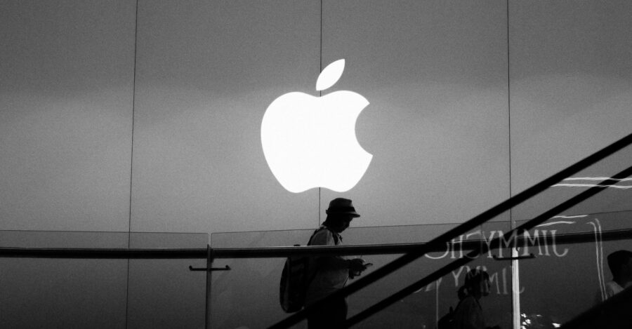 Тім Кук похвалився «симбіотичними відносинами» Apple з Китаєм