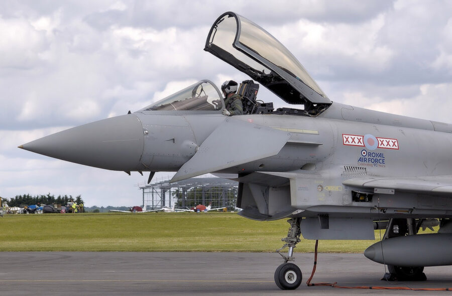 There will be planes! Maybe a Eurofighter Typhoon. Great Britain is going to train Ukrainian pilots on NATO fighter jets
