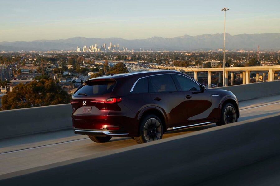 The large Mazda CX-90 SUV debuted: is it only for the USA?