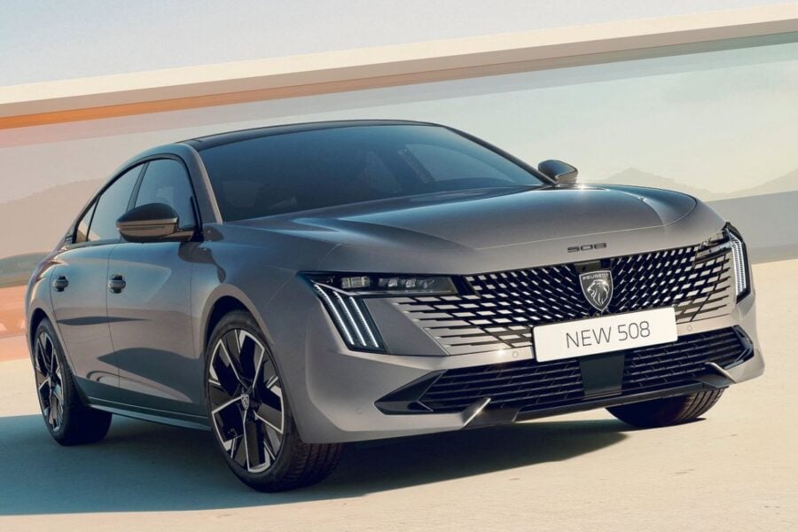 Updated Peugeot 508 – three LED strips and three hybrids