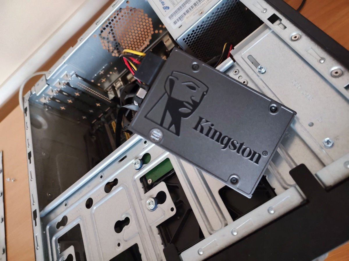 The American company Kingston Technology modernizes computers in schools