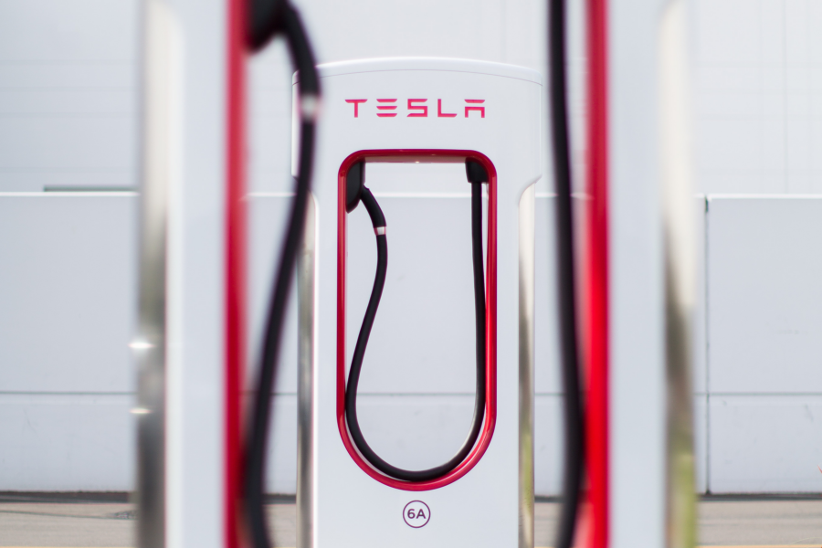 The first Tesla Supercharger charging station for electric cars of various brands was spotted in the USA