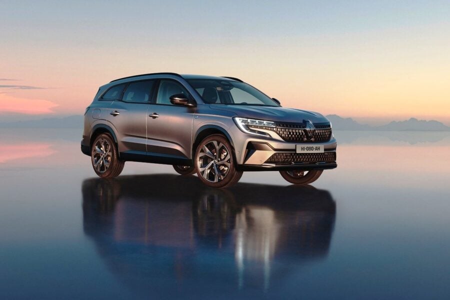 The new Renault Espace was introduced - now it is a hybrid SUV