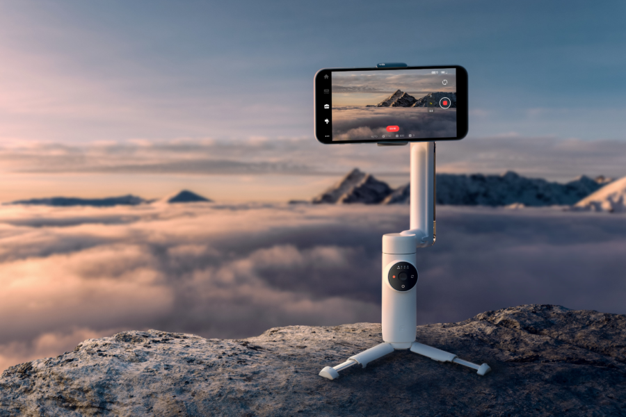 Insta360 introduced a new smartphone stabilizer, Flow
