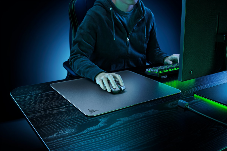 Razer introduced a mouse mat made of tempered glass