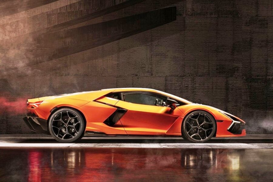 Дрім-кар на вихідні: дебют суперкара Lamborghini Revuelto