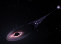 Телескоп Хаббл, можливо, виявив надмасивну чорну діру, яка лишає за собою шлейф із новонароджених зірок