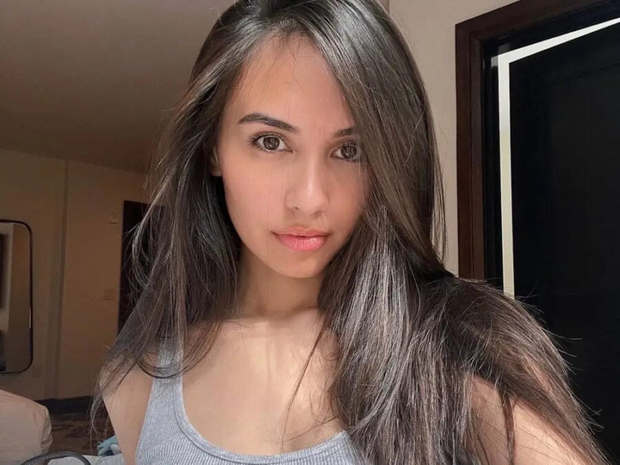 23-річна Snapchat-модель створила Caryn AI, ШІ-версію самої себе, та пропонує її як «віртуальну подружку», отримуючи по $70 тис. на тиждень