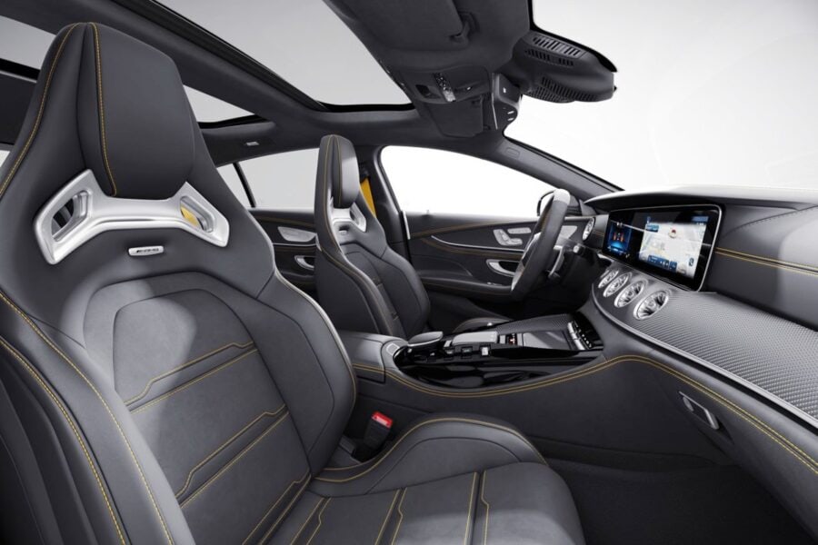 Оновлення для 6-циліндрових версій Mercedes AMG GT: нове «обличчя» та пакети оснащення