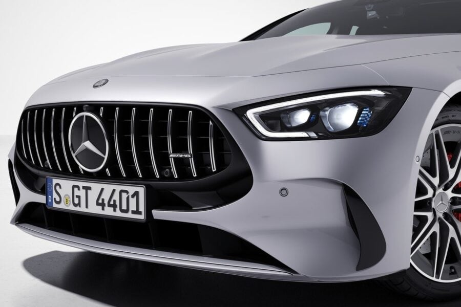 Оновлення для 6-циліндрових версій Mercedes AMG GT: нове «обличчя» та пакети оснащення