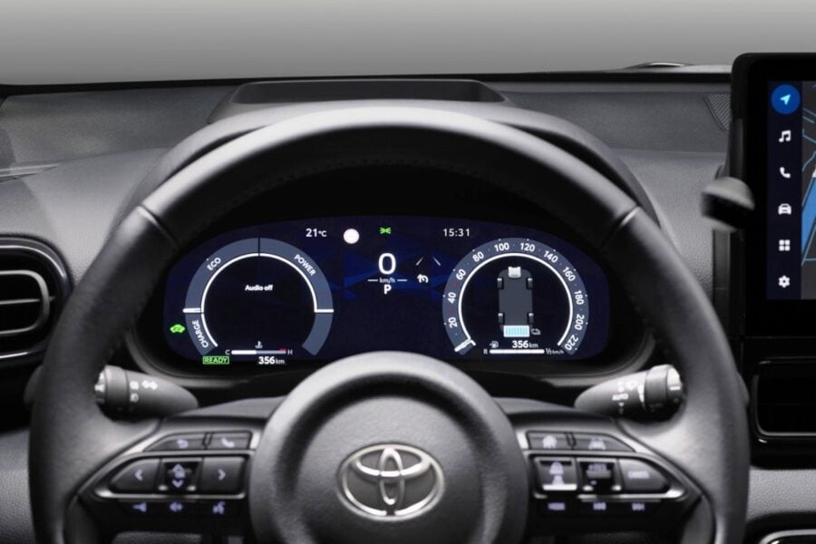 Оновлення для Toyota Yaris: покращений салон та 130-сильний гібрид