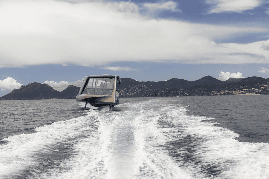 Новий електричний човен від BMW поставляється з саундтреком від Ганса Циммера