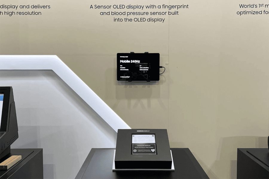 Samsung представила перший у світі OLED-дисплей з вбудованим сканером відбитків пальців та датчиком ЧСС