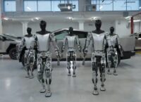 Роботи Tesla Bots навчилися повільно ходити та пересувати речі