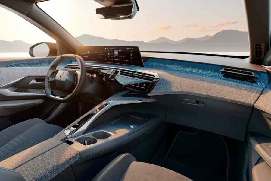 New interior for the new Peugeot 3008: "levitating" 21-inch display and sensors everywhere
