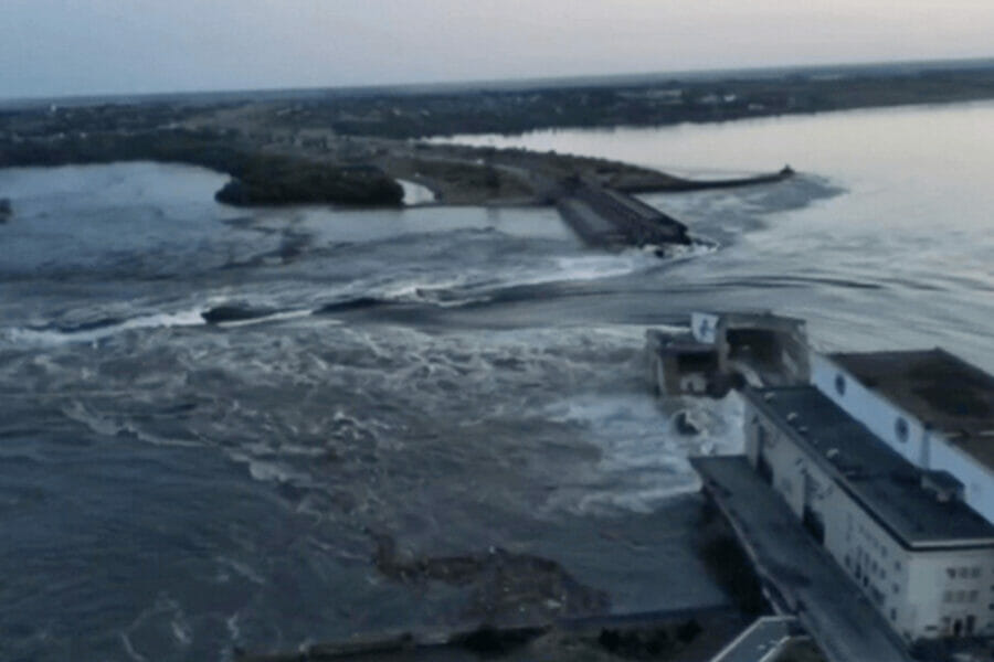 Російські окупанти підірвали Каховську ГЕС, станція повністю зруйнована