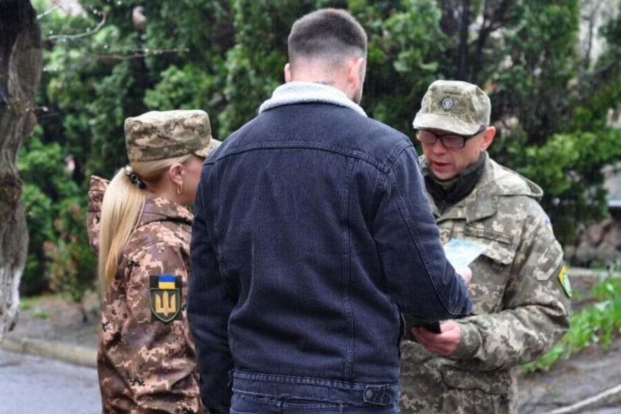 В Україні хочуть запровадити електронний військовий квиток, запустити єдиний реєстр призовників та цифровізувати ВЛК