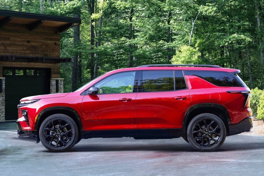 The Chevrolet Traverse crossover debuted: an American giant