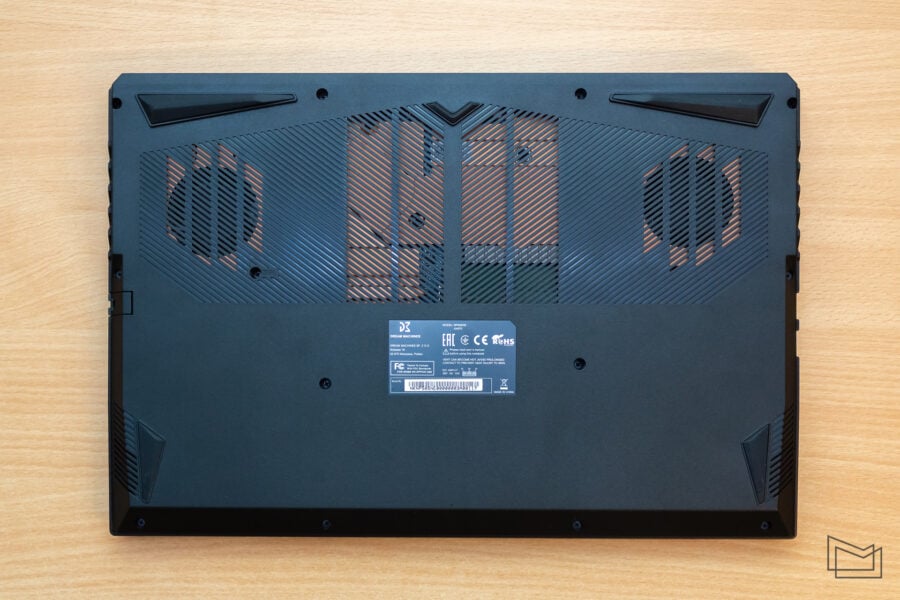 Огляд ігрового ноутбука Dream Machines RG4070-15UA29: лаконічний дизайн з цікавим вмістом