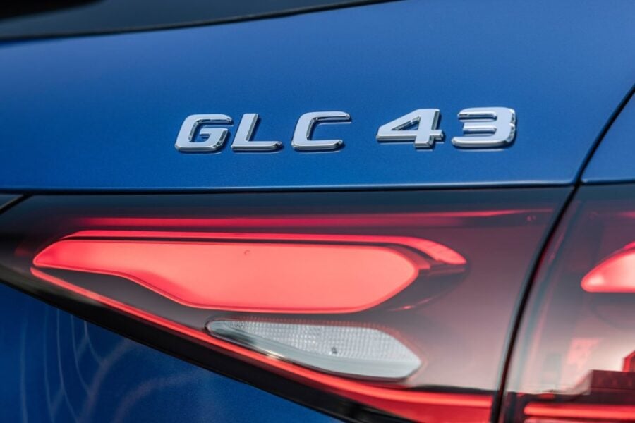 Представлено AMG-версії Mercedes-Benz GLC: менше циліндрів, більше «коней»