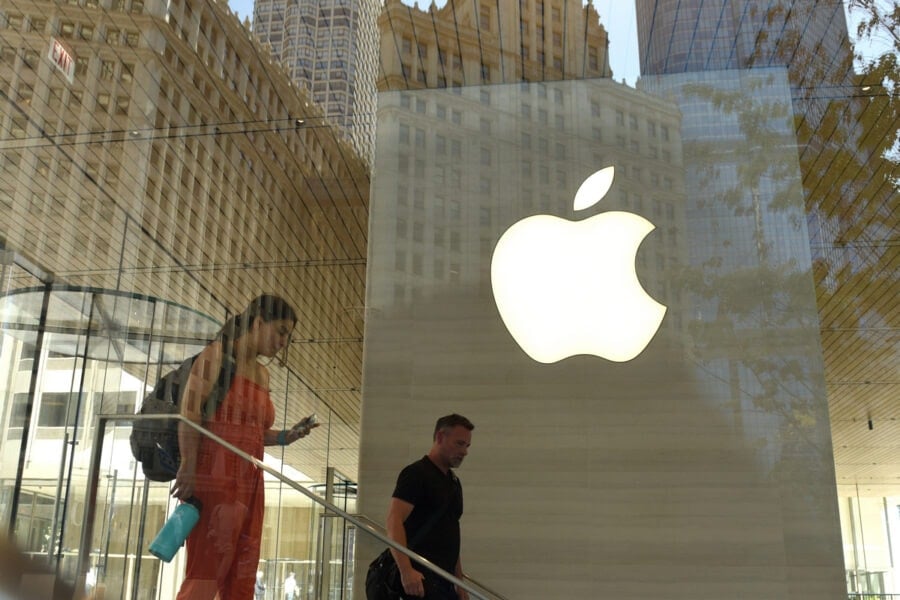 Apple заробила за квартал майже $23 млрд прибутку, але продажі компанії падають