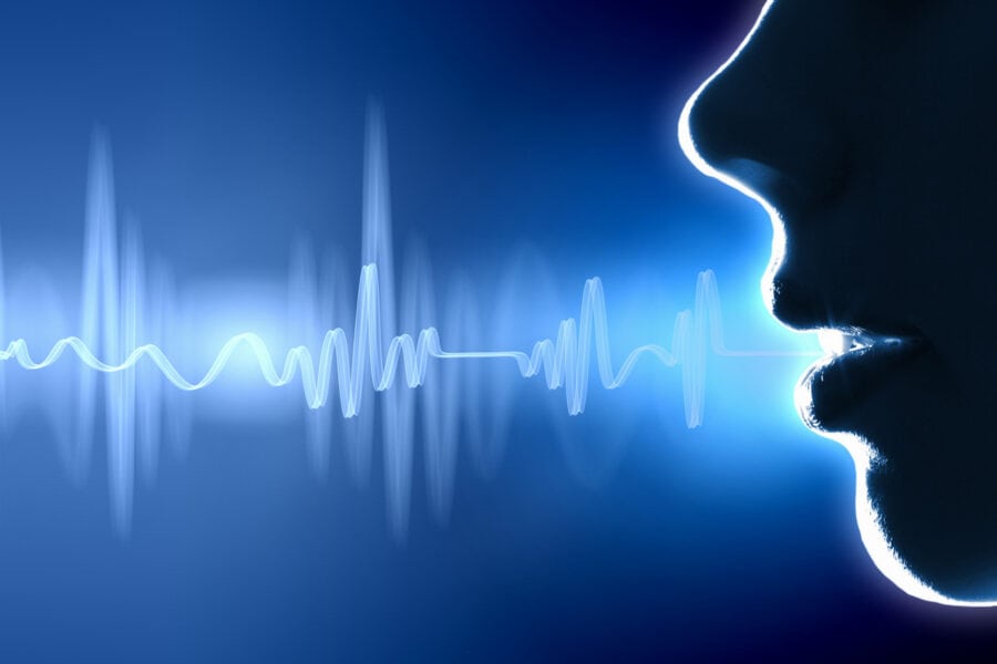 Мозкові імплантати зі ШІ здатні дати голос людям, які не можуть розмовляти