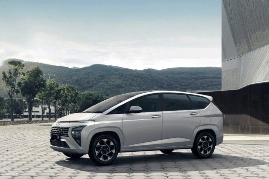 Hyundai Stargazer X - a compact minivan with hints of a crossover - is presented