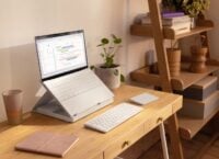 Logitech Casa – підставка для ноутбука з бездротовою клавіатурою та трекпадом