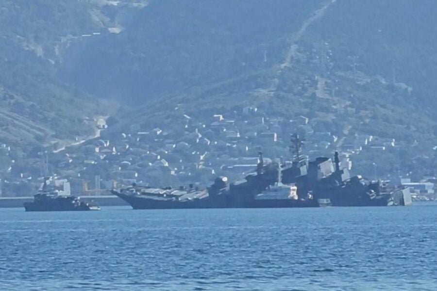 Olenegorsk Miner large landing ship damaged in Novorossiysk Bay