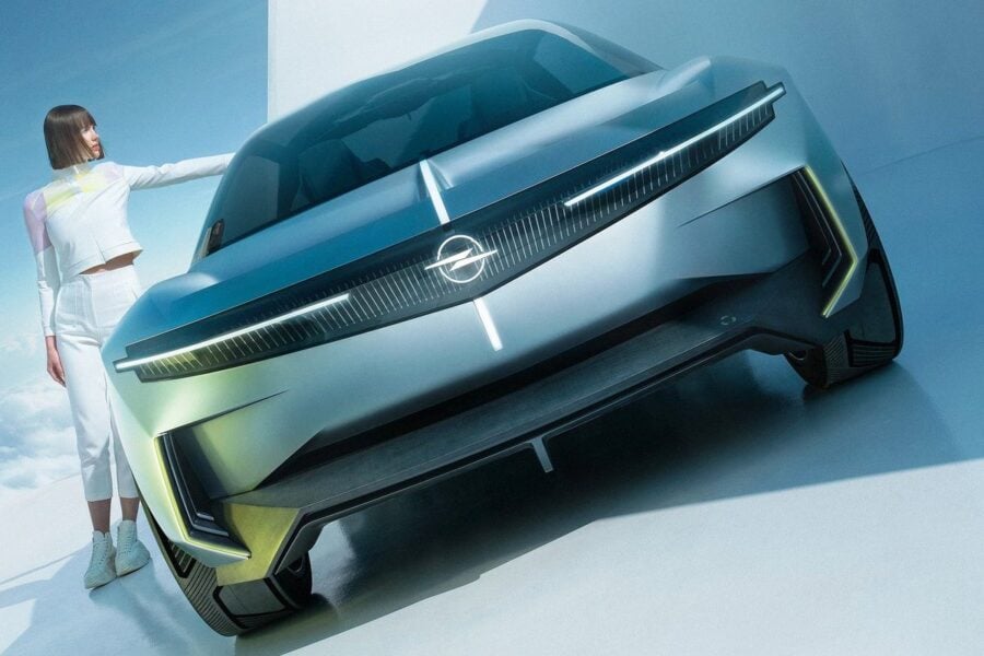 Opel Experimental concept car: hints of a new design and a new crossover coupe