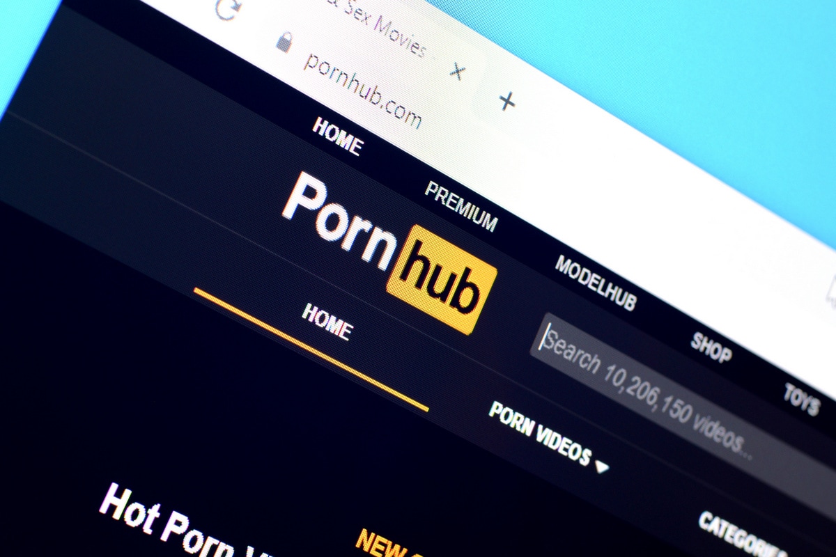 Pornhub sues state of Texas for requiring age verification of users • Mezhadia pic