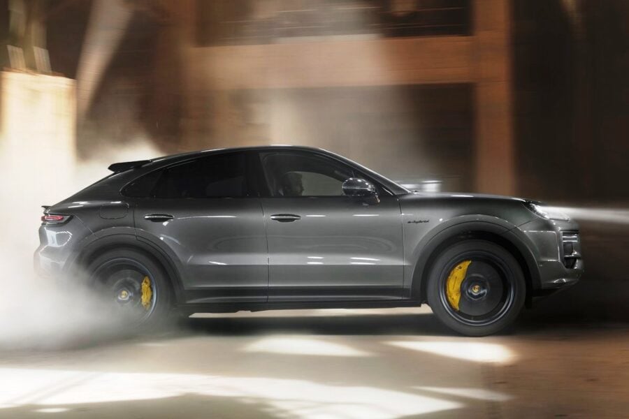 Super crossover Porsche Cayenne Turbo E-Hybrid: 739 horses and 82 km without fuel