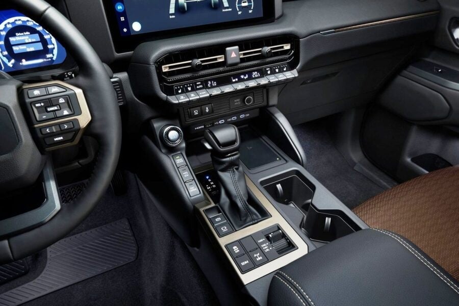 New Toyota Land Cruiser Prado presented: frame, hybrid, "retro"