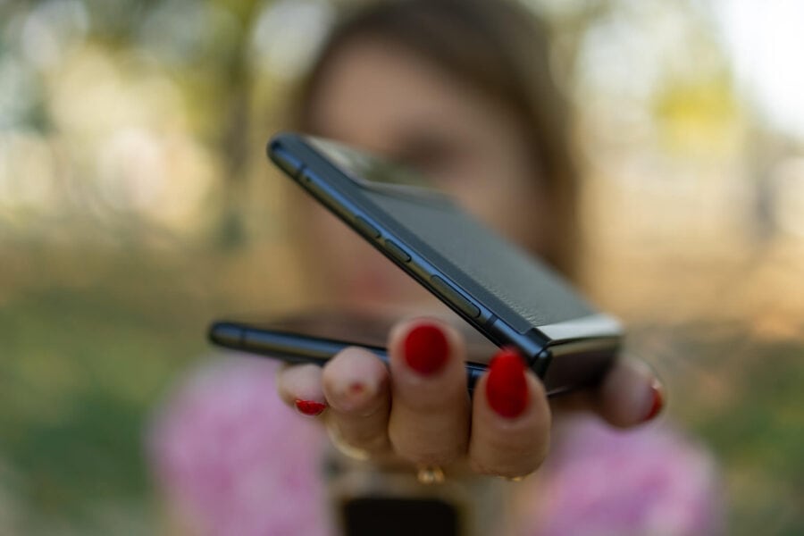 Motorola Razr 40 review - folding smartphones go to the masses