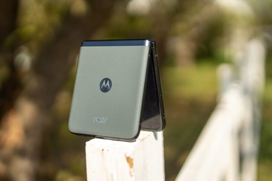 Огляд Motorola Razr 40 - складані смартфони йдуть в маси