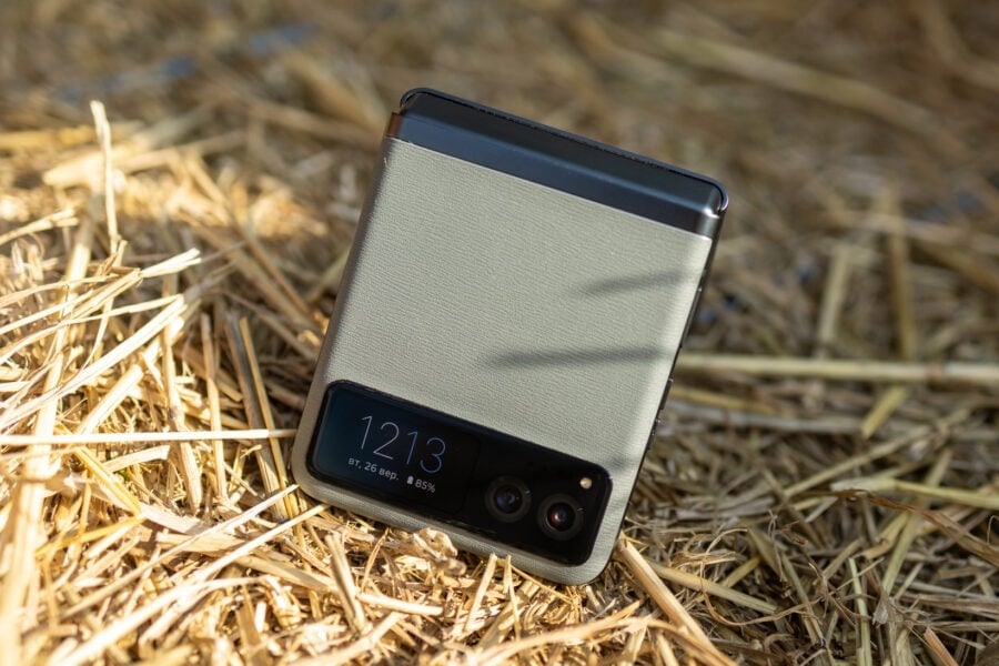 Motorola Razr 40 review – folding smartphones go to the masses