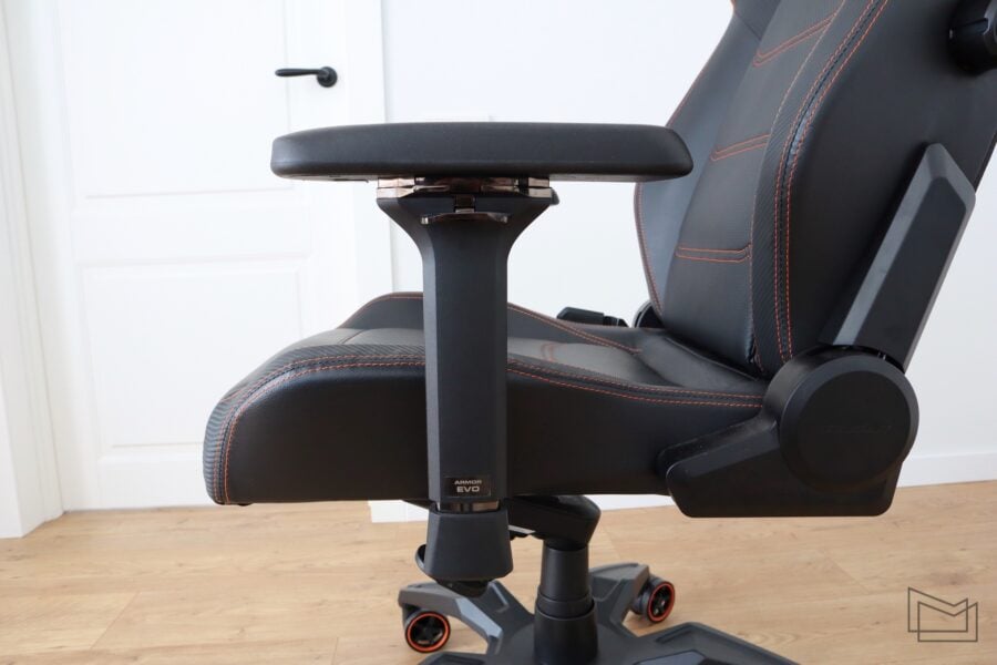 Cougar Armor EVO review - lumbar support chair for long hours of work and gaming
