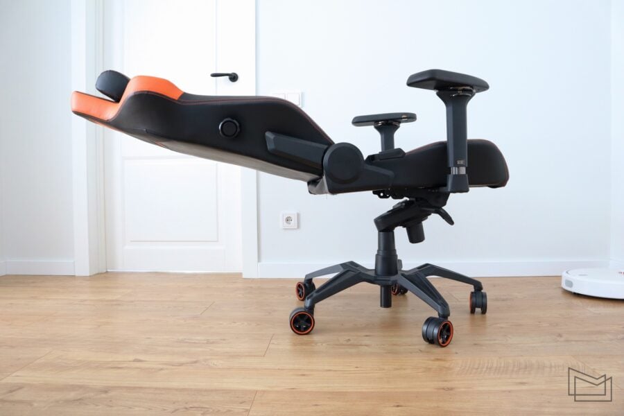 Cougar Armor EVO review - lumbar support chair for long hours of work and gaming