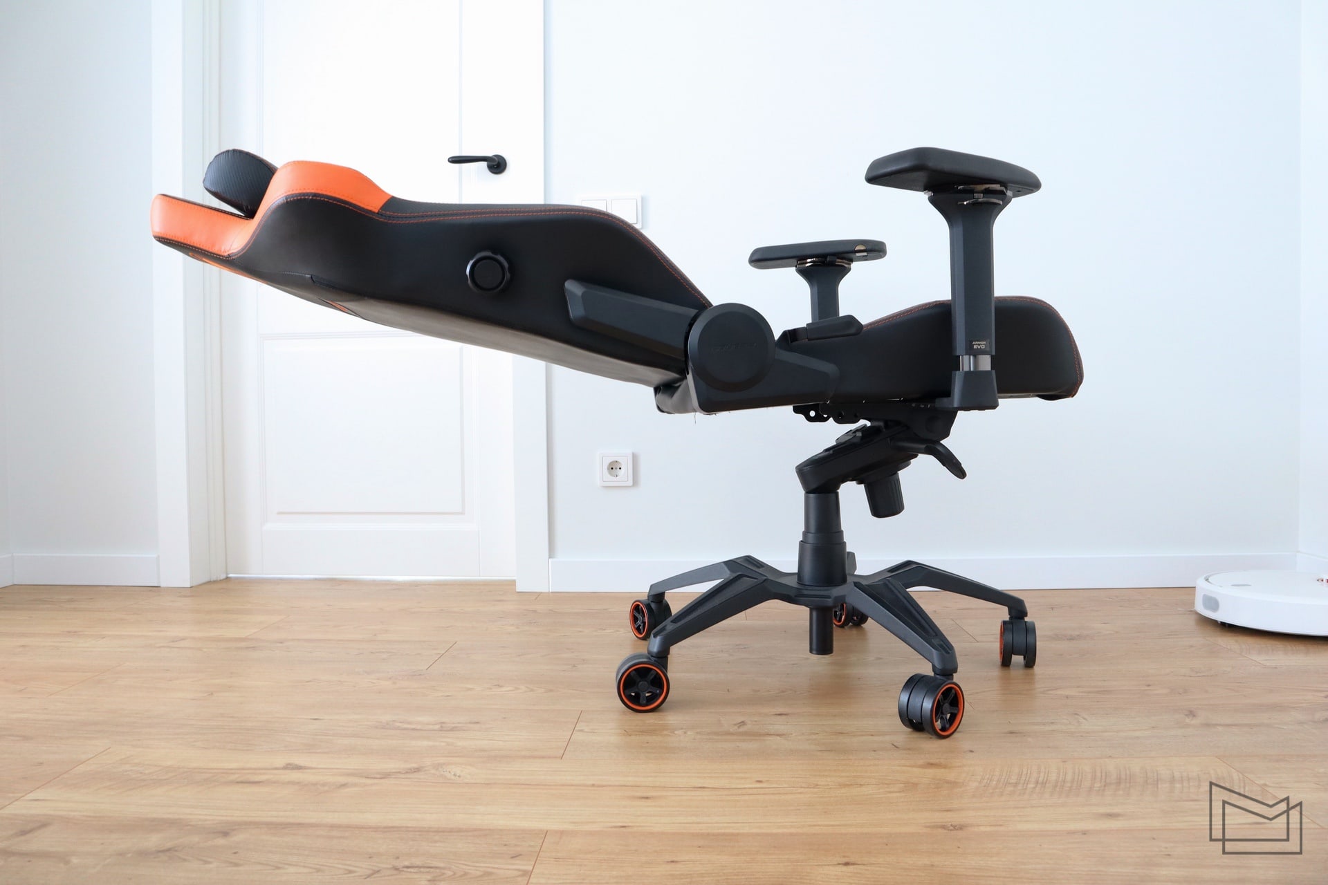 Cougar Armor EVO review - lumbar support chair for long hours of work and  gaming •