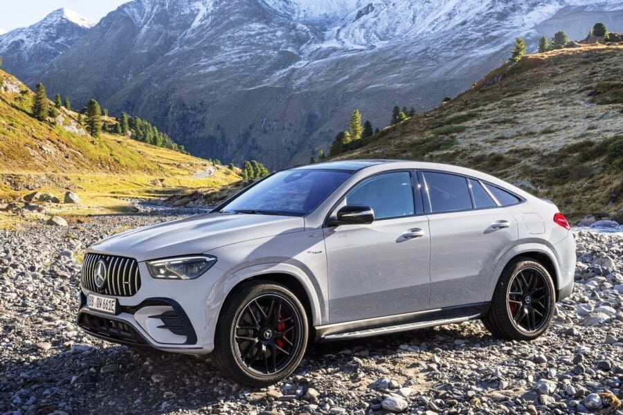 The new “hot” Mercedes-AMG GLE 53 Hybrid crossover combines power and electric traction