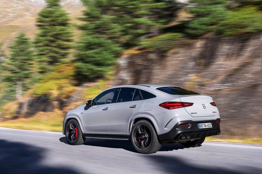 The new "hot" Mercedes-AMG GLE 53 Hybrid crossover combines power and electric traction
