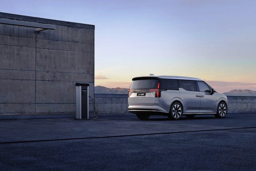 Volvo EM90 presented: Volvo's first electric minivan