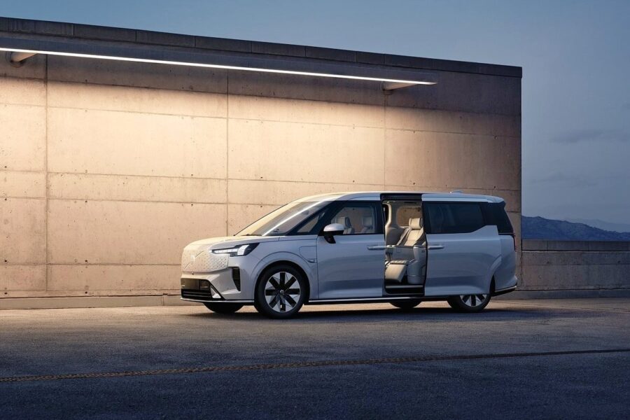 Volvo EM90 presented: Volvo's first electric minivan