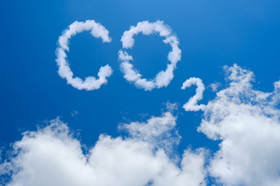 У Великій Британії запустили установку, яка поглинає CO2 з атмосфери та перетворює його на авіаційне паливо