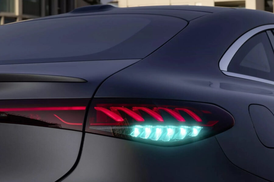 Mercedes-Benz отримала дозвіл на використання бірюзового кольору для позначення автоматизованого водіння