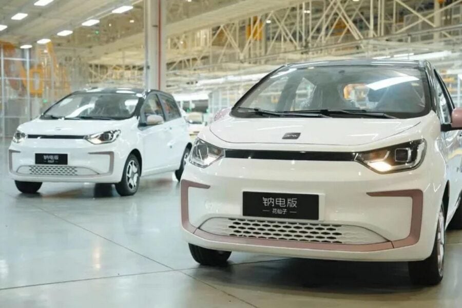 JAC Motors will produce the first electric car with a sodium-ion battery. Deliveries will start in January