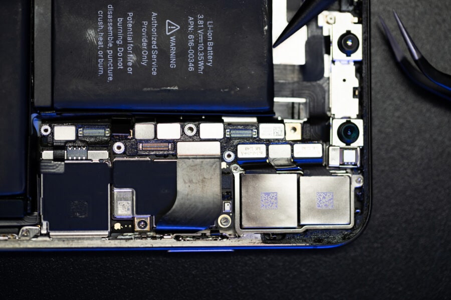Apple хоче встановити в майбутні iPhone акумулятори індійського виробництва