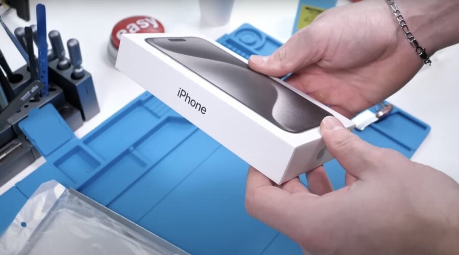 YouTube-блогер продемонстрував підробку iPhone 15 Pro Max, яку дійсно не кожен покупець зможе одразу відрізнити від справжнього iPhone