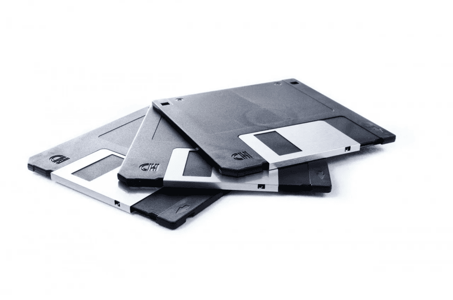 Japan finally begins to abandon floppy disks and CD-ROMs for submitting official documents