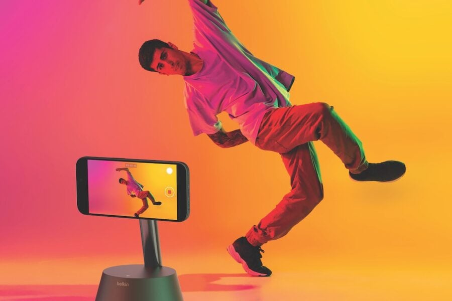 Belkin Stand Pro допоможе iPhone відстежувати рухи користувача під час запису відео чи відеочату